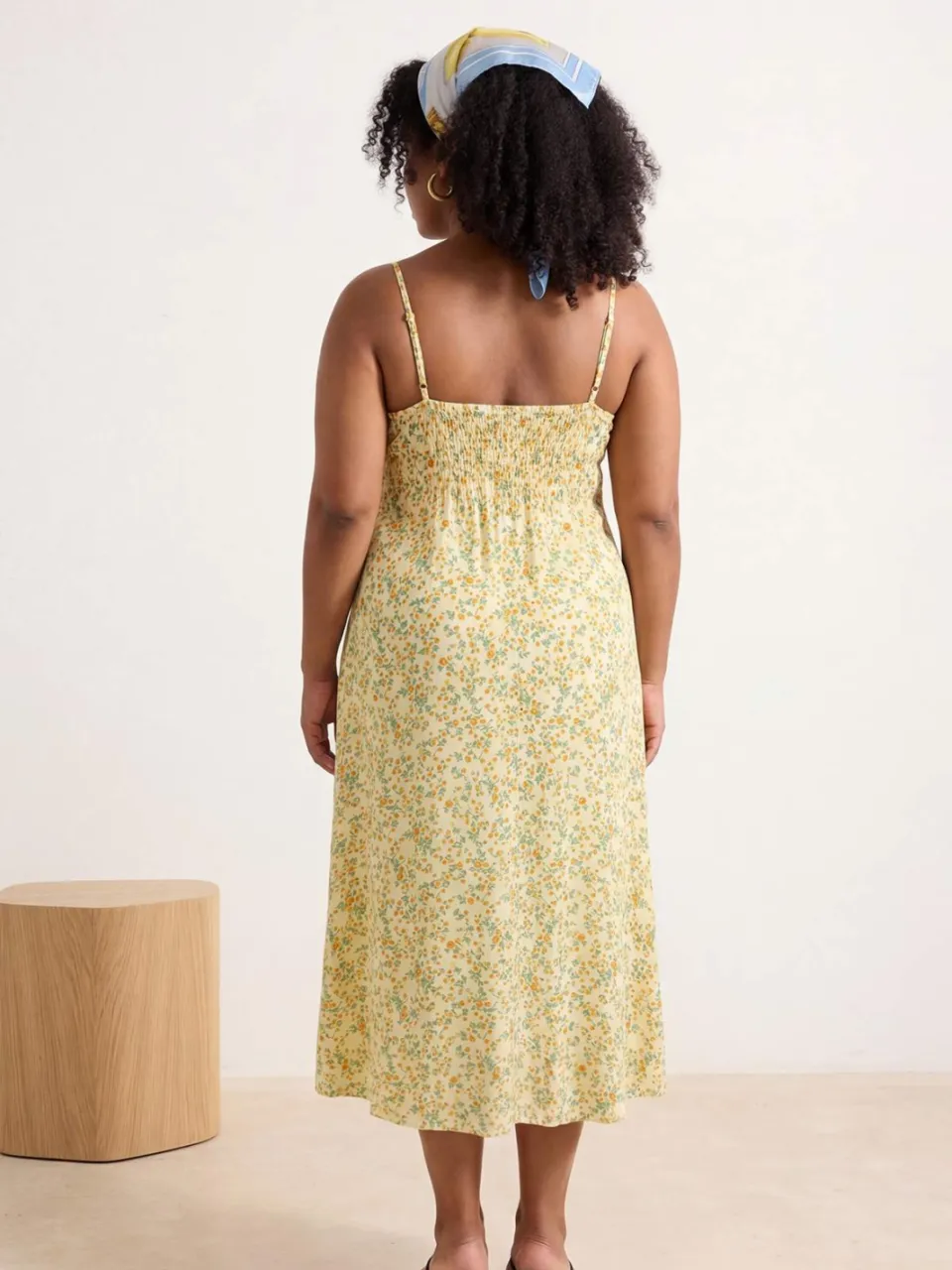Trendyol Curve Dames Geel Bloemen Midi Mouwloos Casual A-lijn Grote maten Jurk, foto 2
