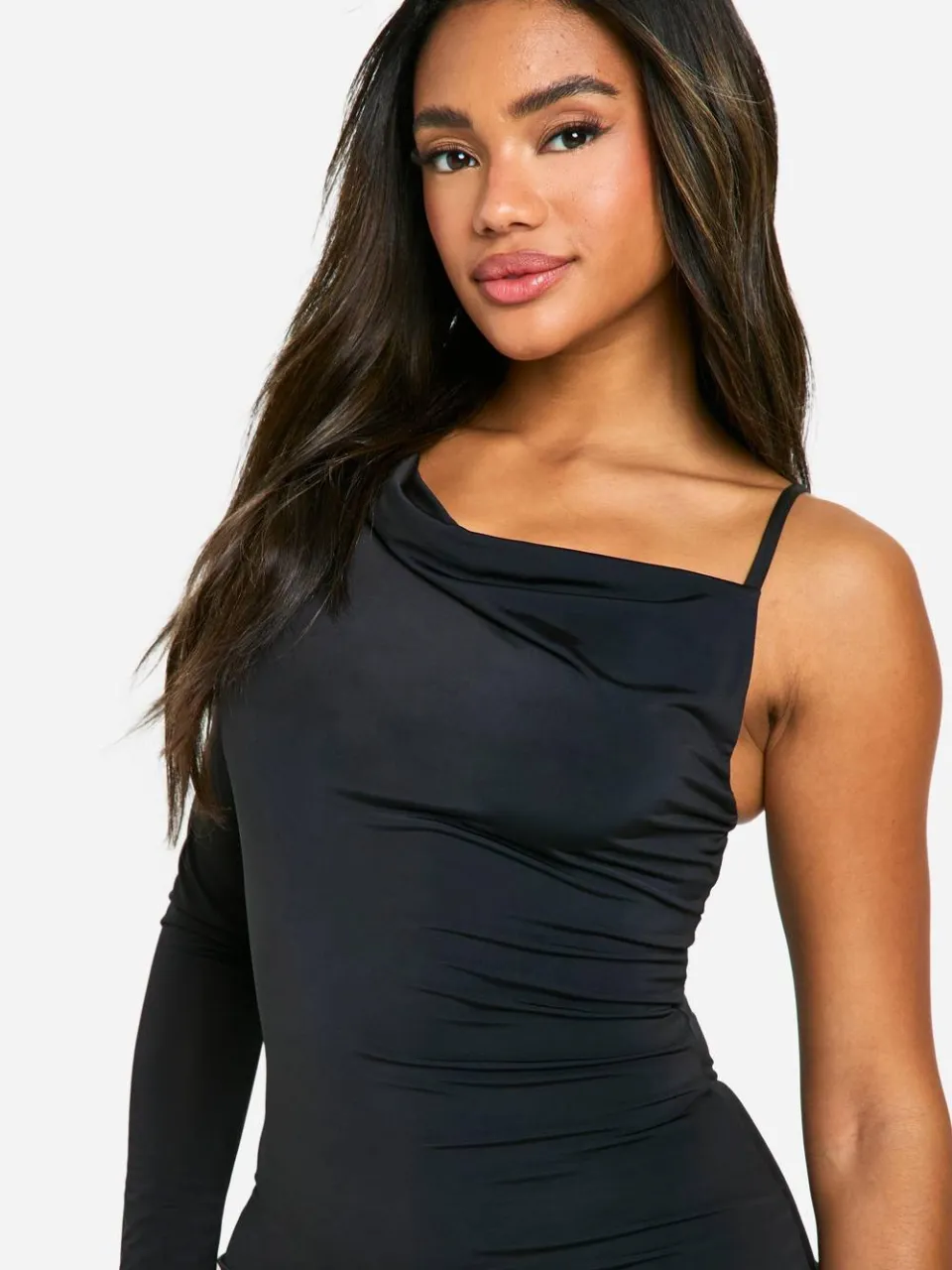 boohoo Dames Slinky One Shoulder Mini Jurk natural black, foto 3
