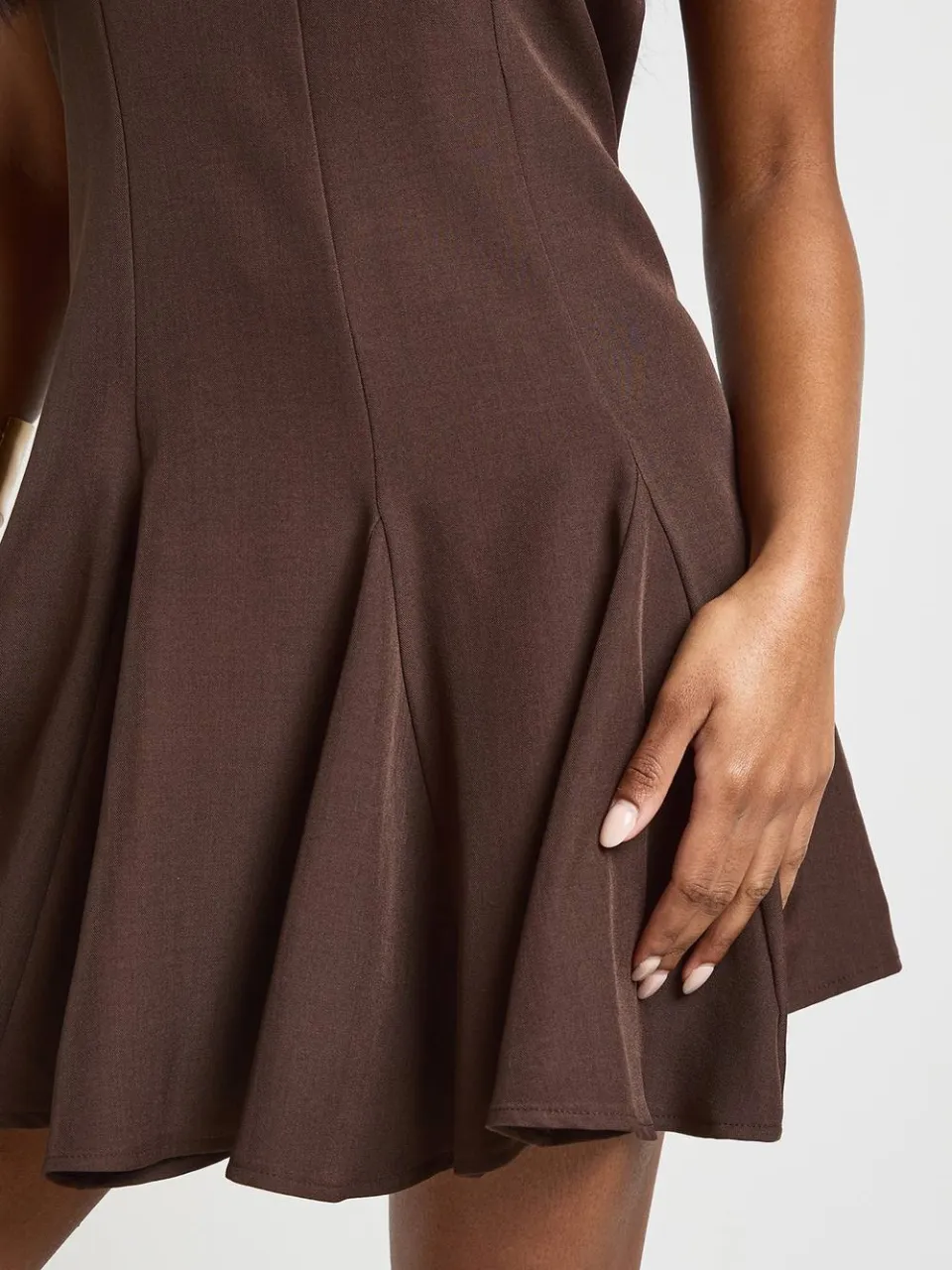 boohoo Dames Getailleerde Fit & Flare Mini Jurk espresso, foto 3