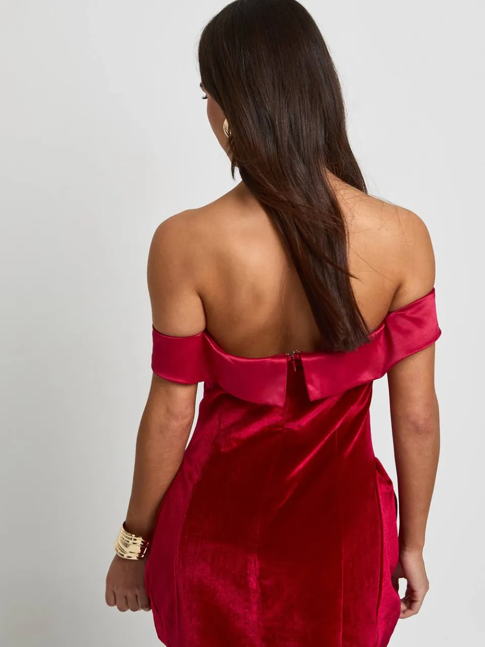 boohoo Dames Kleine fluwelen Bardot mini jurk rood, foto 2