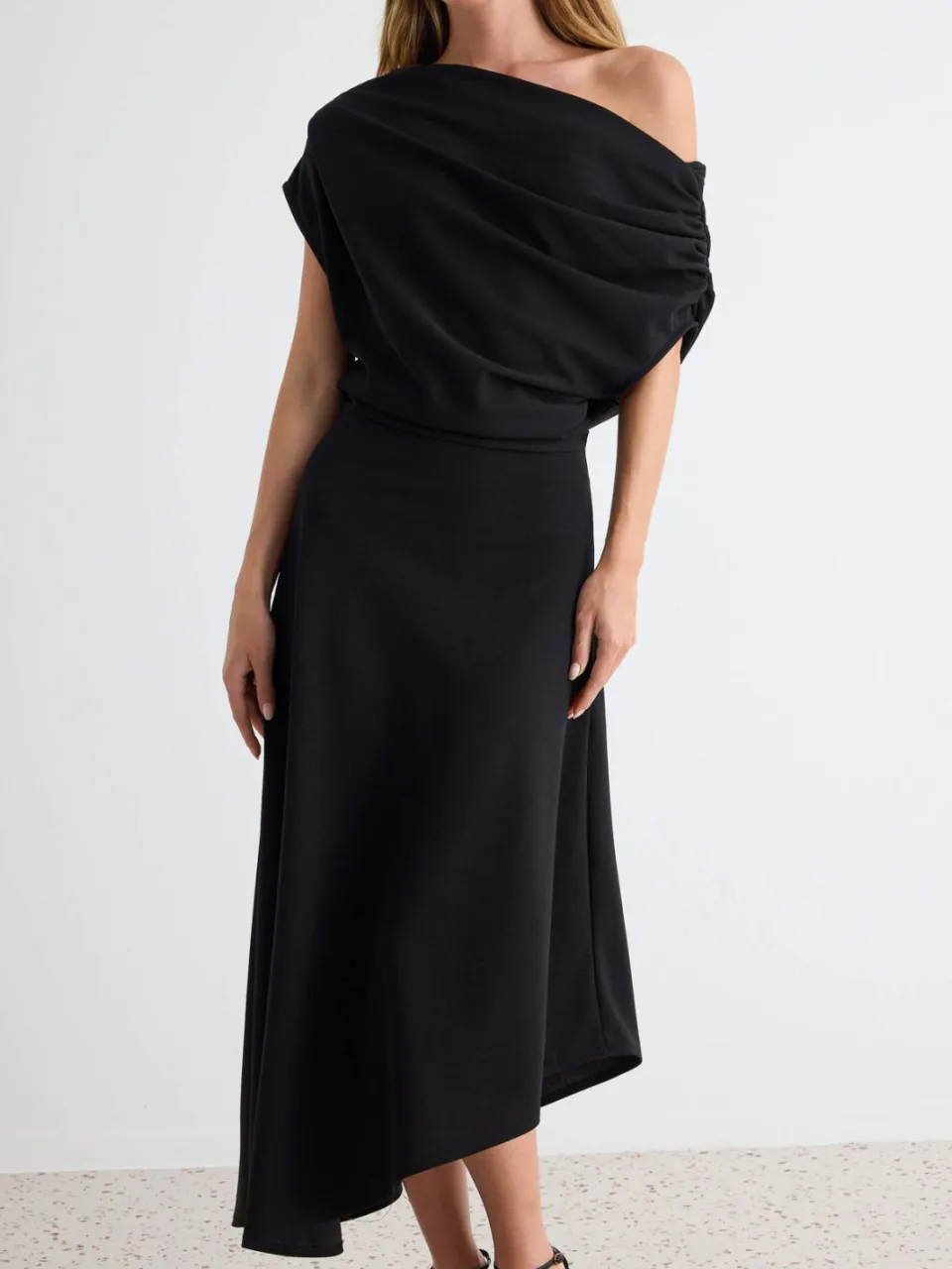 Trendyol TRENDYOLMİLLA Dames Zwart Effen Midi Mouwloos Avond / Dagelijks Asymmetrisch Jurken, foto 2