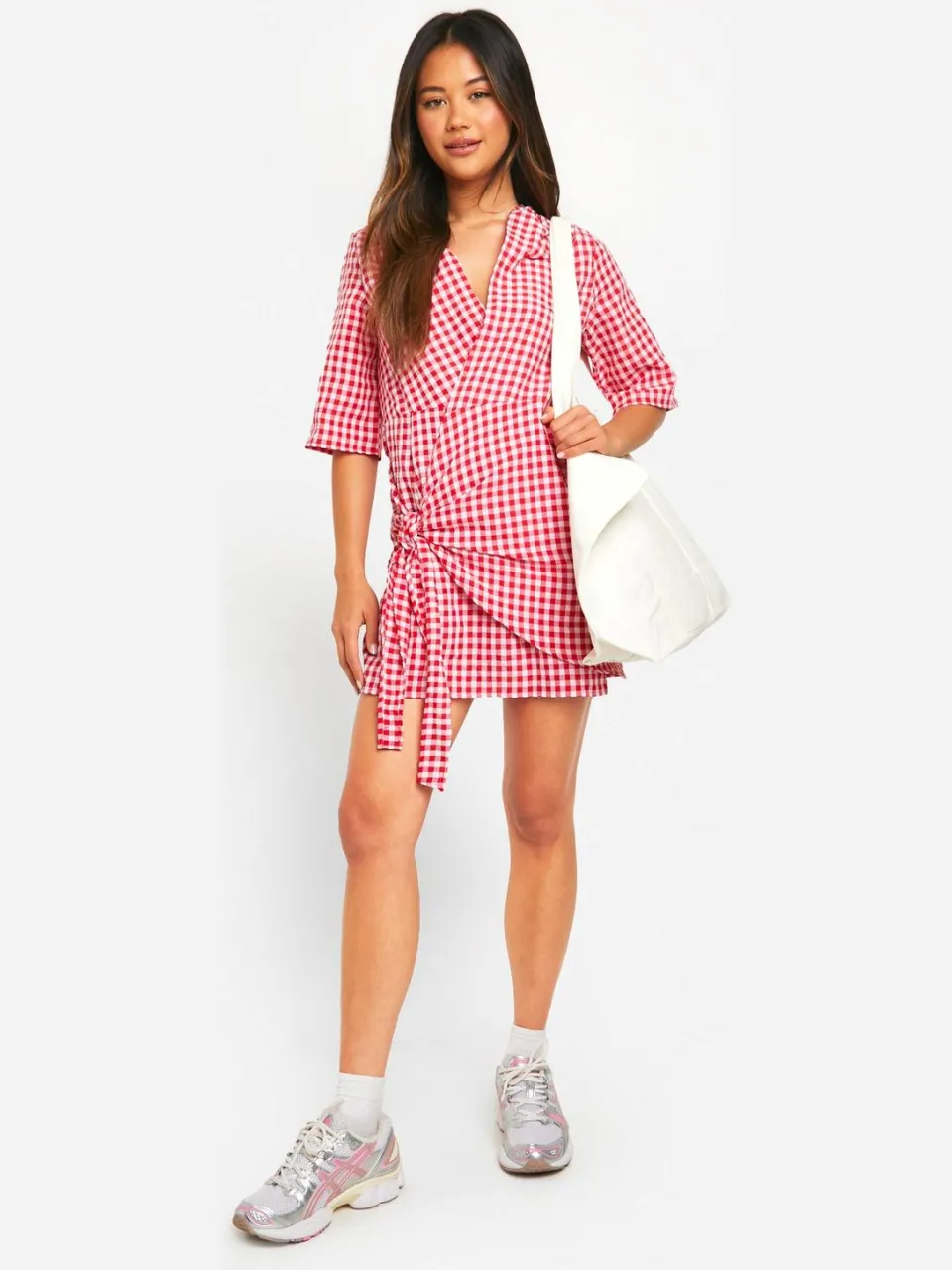 boohoo Dames Textured Gingham Wrap Dress rood, foto 3