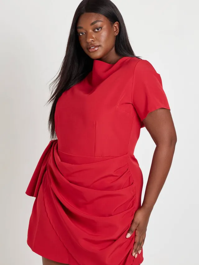 boohoo Dames Plus Getailleerde Mini Jurk Met Drapering Vooraan Rood
