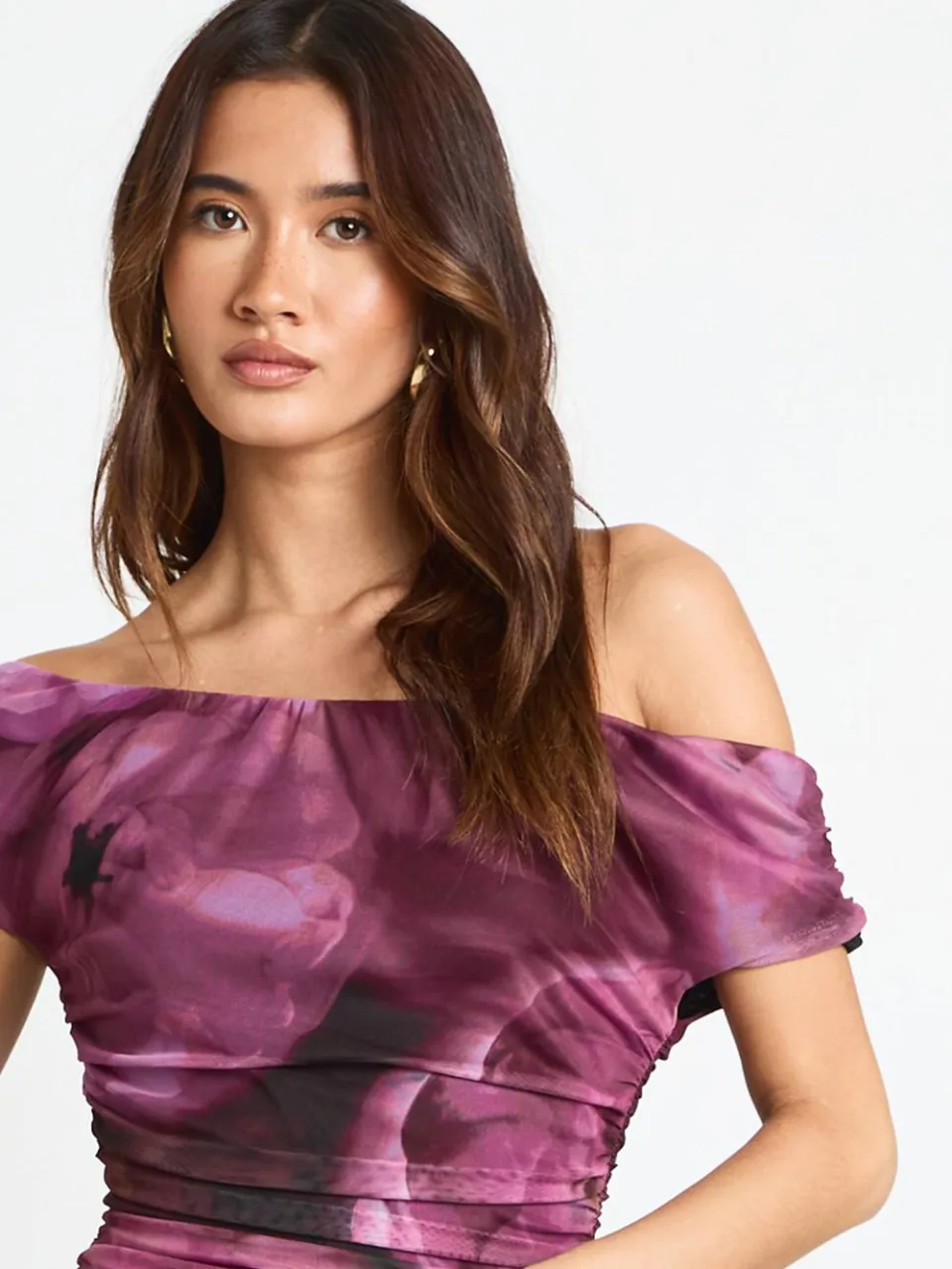 boohoo Dames Off-Shoulder Mesh Maxi Jurk bordeaux rood, foto 3