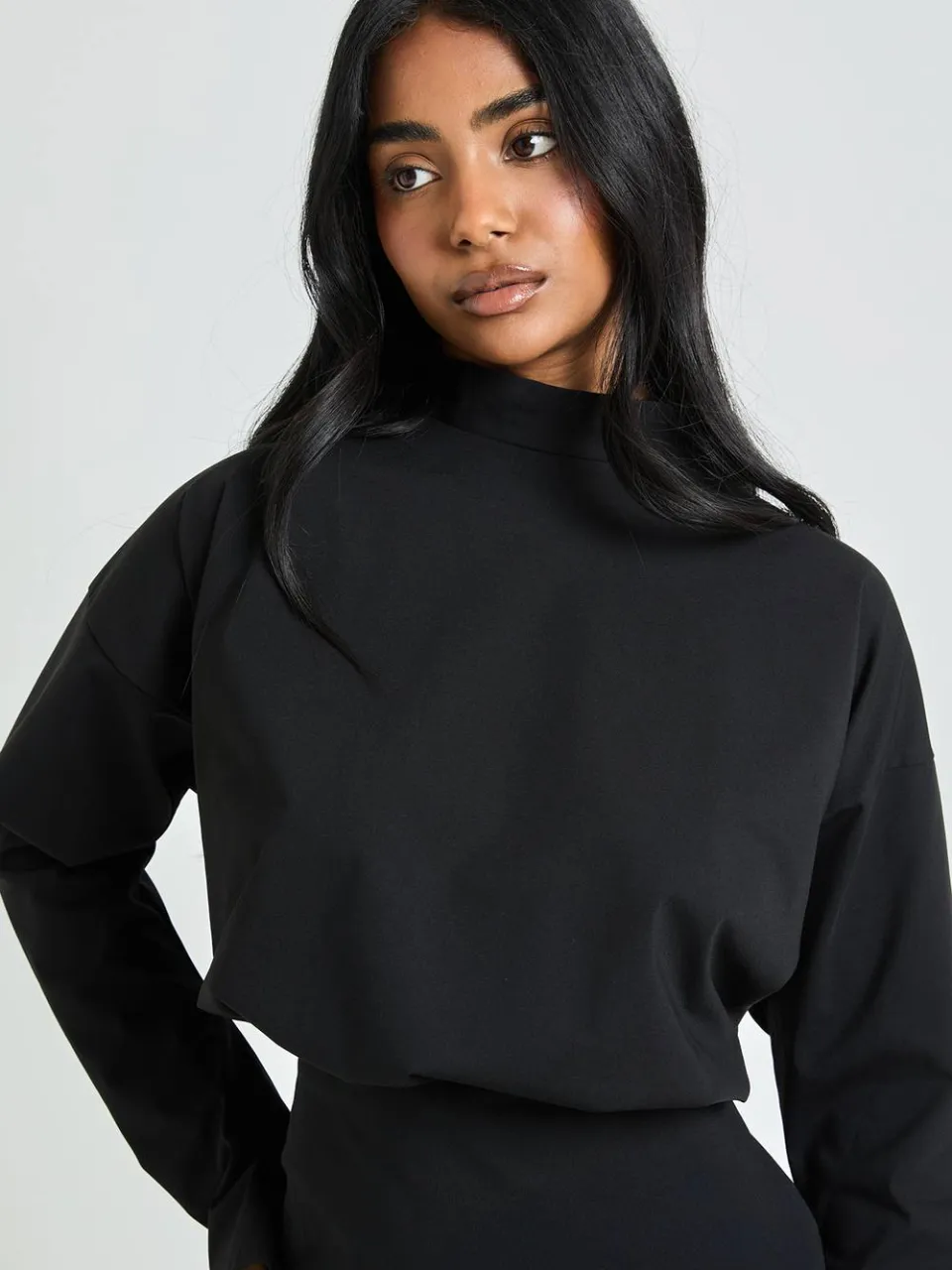 boohoo Dames Mini Jurk Met Lange Mouwen En Aangeknipte Hals In Blouson-stijl zwart, foto 4