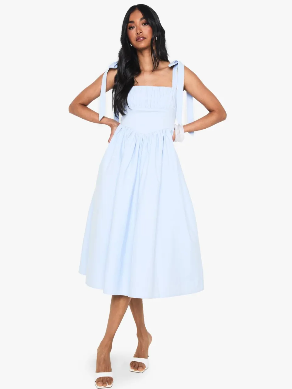 boohoo Dames Cotton Ruched Bust Shoulder Tie Midi Dress lichtblauw, foto 3