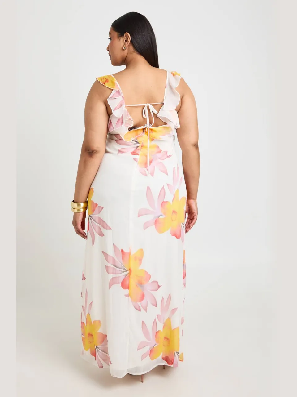 boohoo Dames Plus Bloemen Chiffon Jurk Met Bandjes En Ruches Maxi ivoor, foto 2