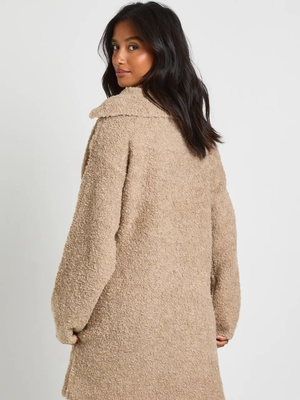 boohoo Dames Petite Borg Oversized Kraagdetail Mini Jurk camel, foto 4