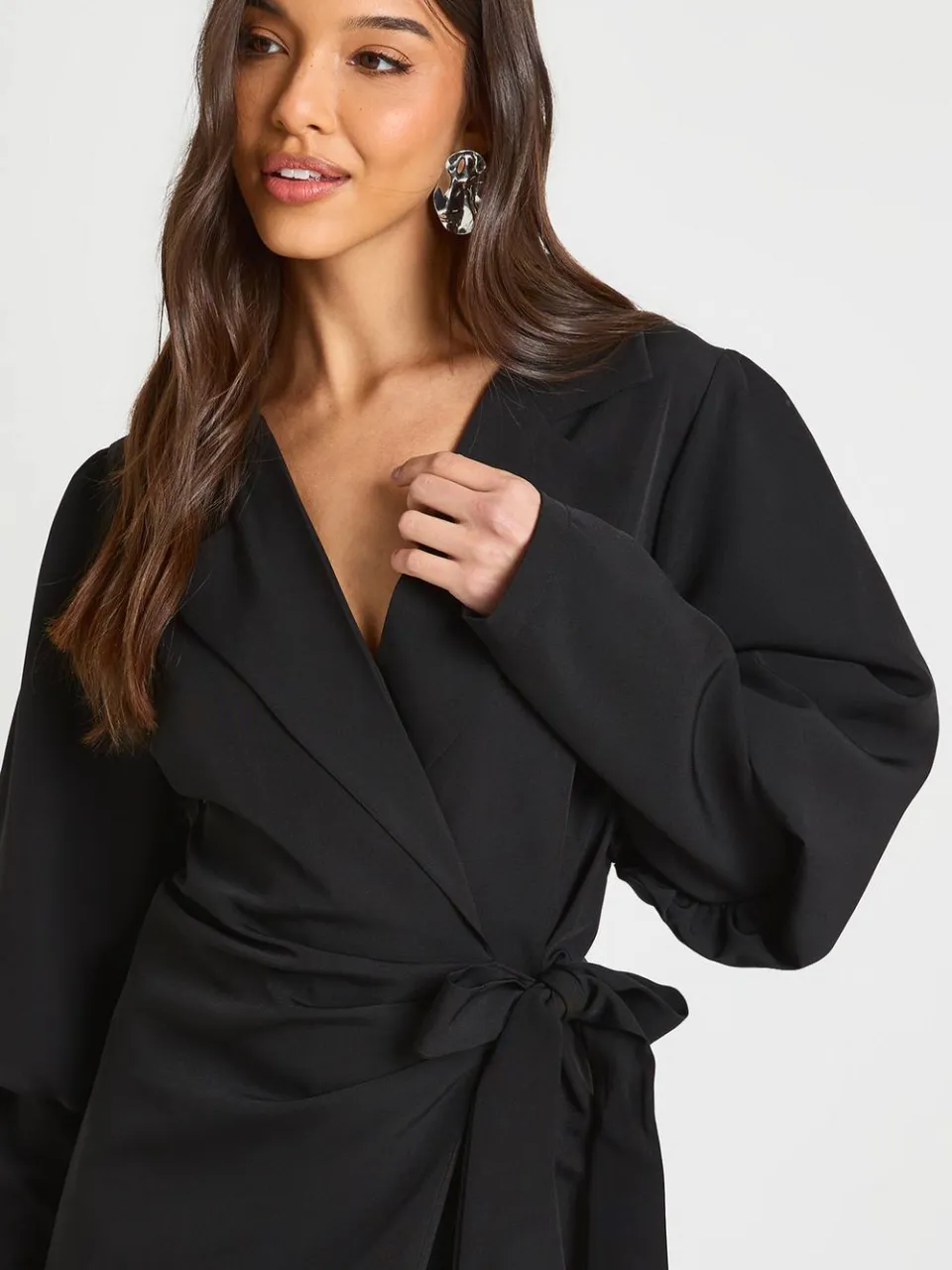 boohoo Dames Blazerjurk met volume mouwen en getiede taille zwart, foto 4