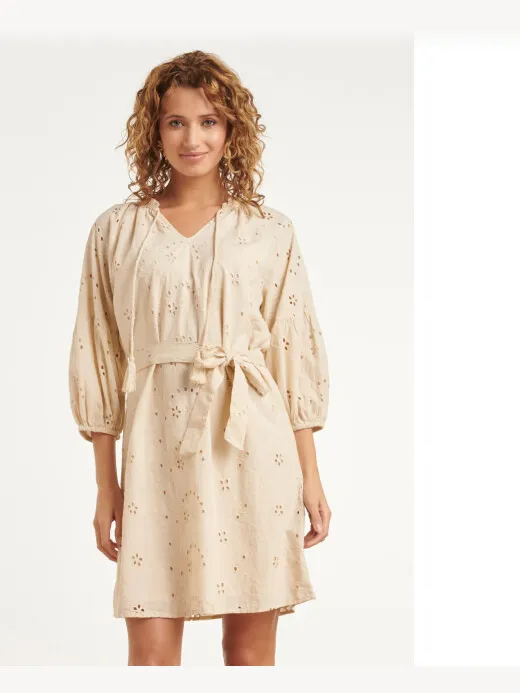 Smashed Lemon Beige jurk met broderie en strikceintuur Ecru