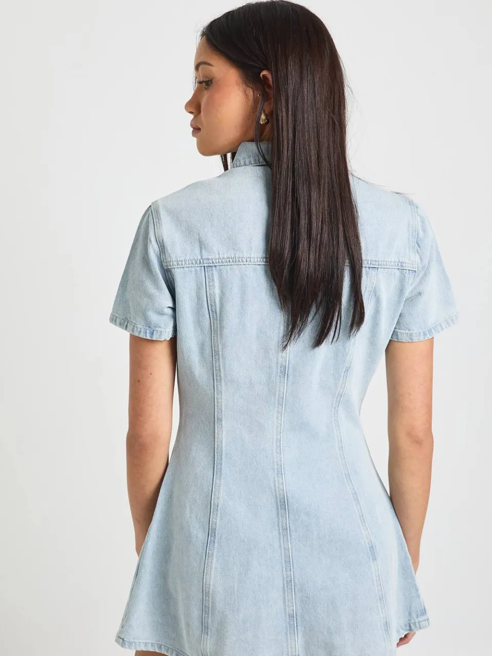 boohoo Dames Denim Jurk Met Korte Mouwen En Getailleerde Taille, foto 2