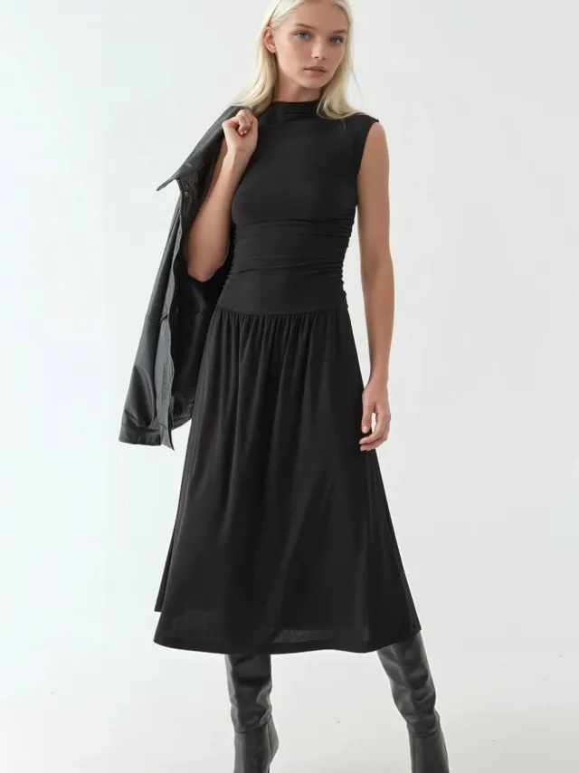 Hiccup Comfort Fit Midi-jurk met ronde hals Zwart