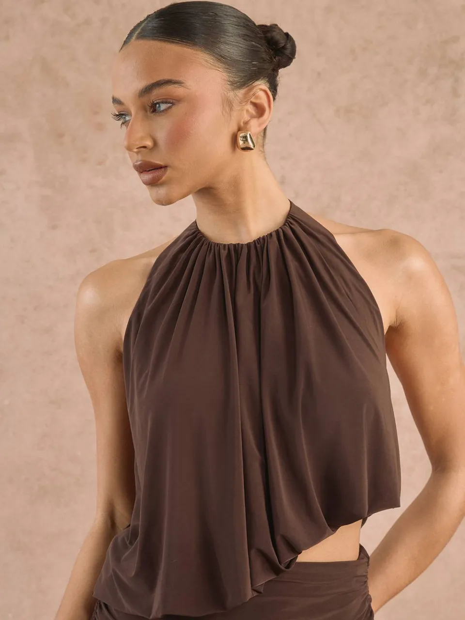 boohoo Dames Halternek Gerimpelde Gedrapeerde Mini Jurk chocoladebruin, foto 4