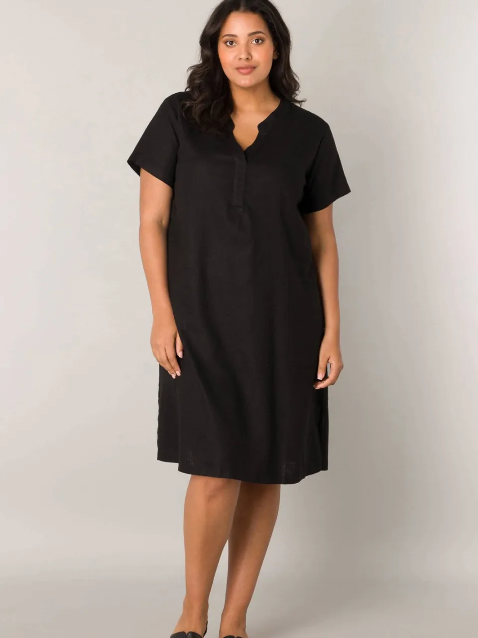 Base Level Curvy linnen jurk Yacinthe zwart