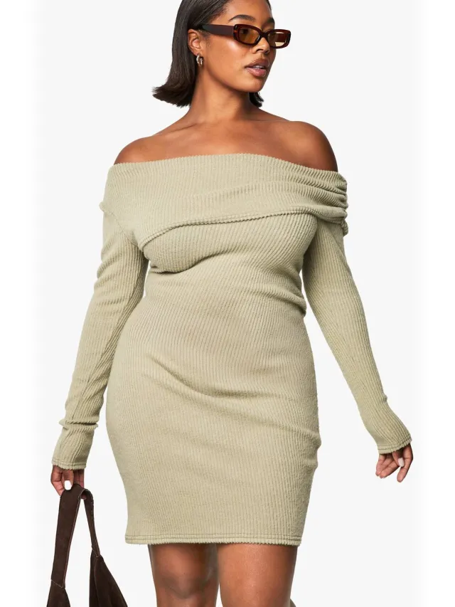 boohoo Dames Plus Soft Rib Asymmetrische Gerimpelde Bodycon Jurk licht kaki, foto 4