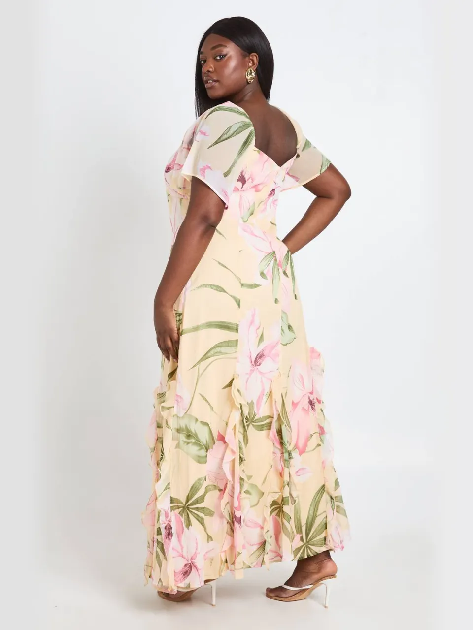 boohoo Dames Plus Bloemen Chiffon Pofmouw Ruches Maxi Jurk citroen, foto 2