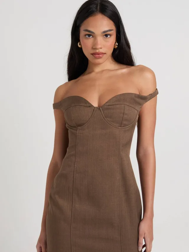 boohoo Dames Bardot Cup Detail Getailleerde Mini Jurk Chocoladebruin