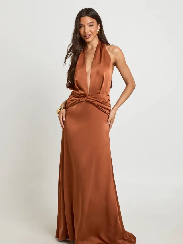 boohoo Dames Satijnen Maxi Jurk Met Diepe V-hals En Open Rug Spice