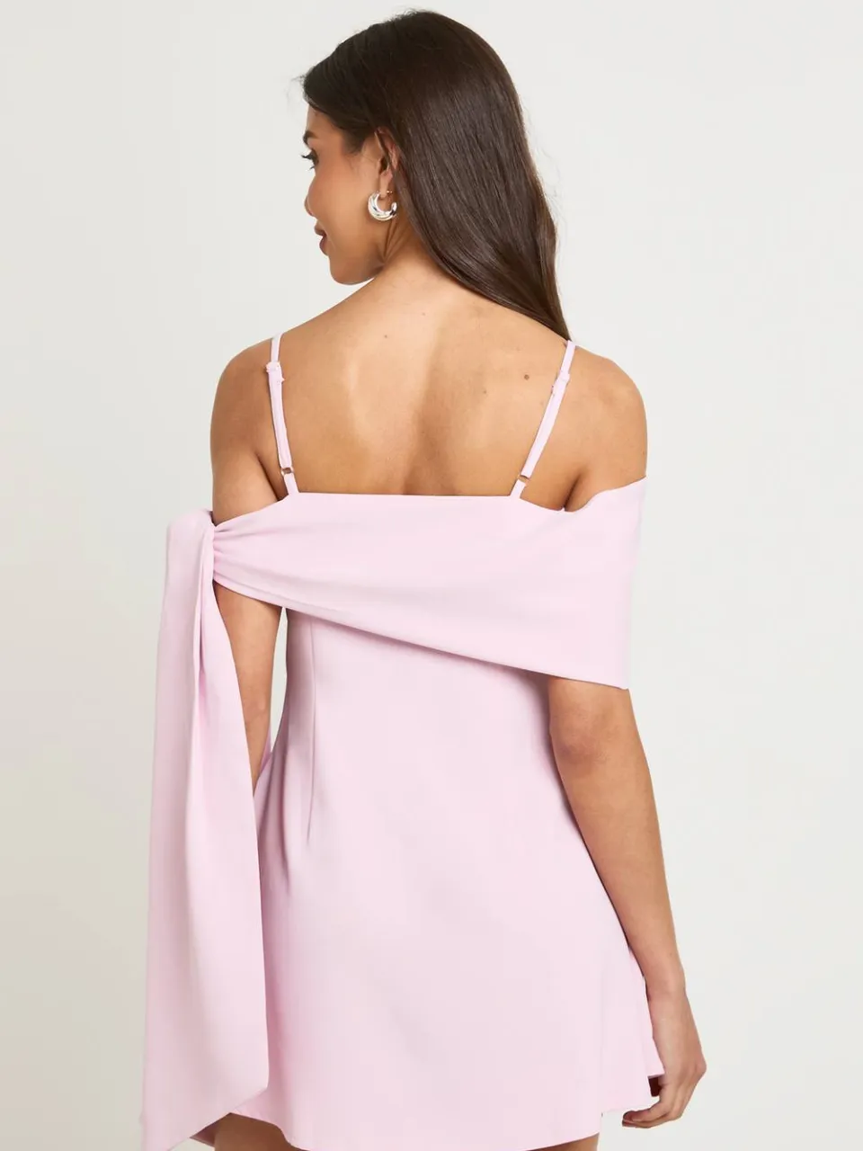 boohoo Dames Getailleerde Jurk Met Bandjes En Overslag Strik pastelroze, foto 2