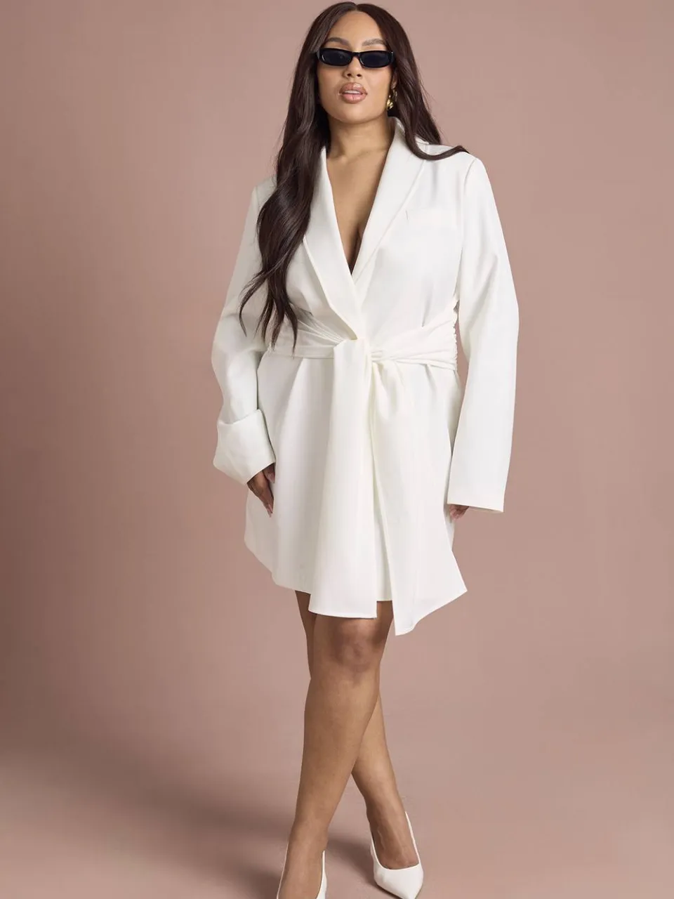 boohoo Dames Plus Maat Blazerjurk Met Obi Strikceintuur wit, foto 3
