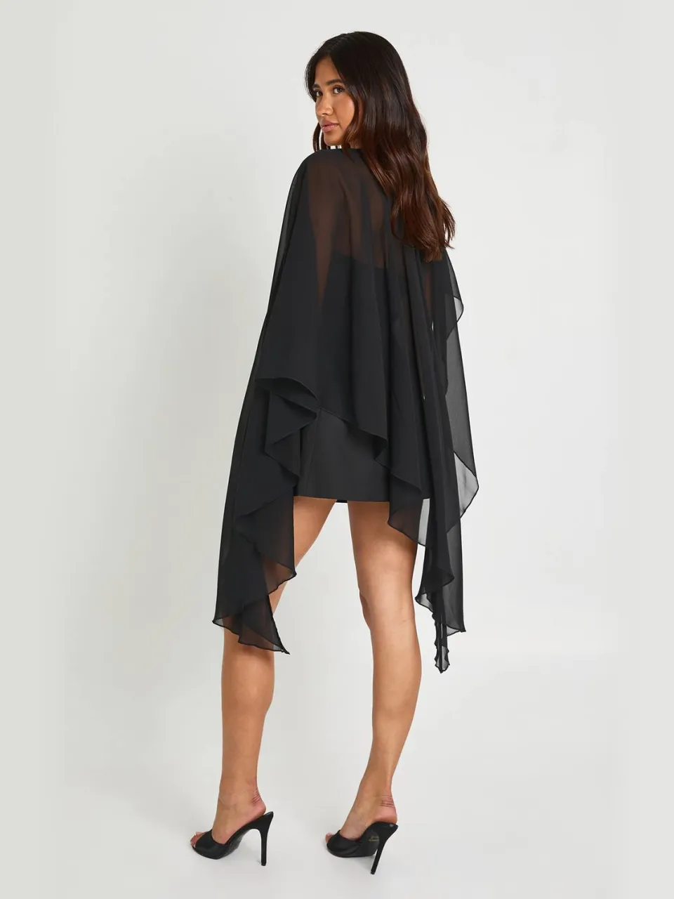 boohoo Dames Chiffon Cape Detail Corset Mini Jurk zwart, foto 2