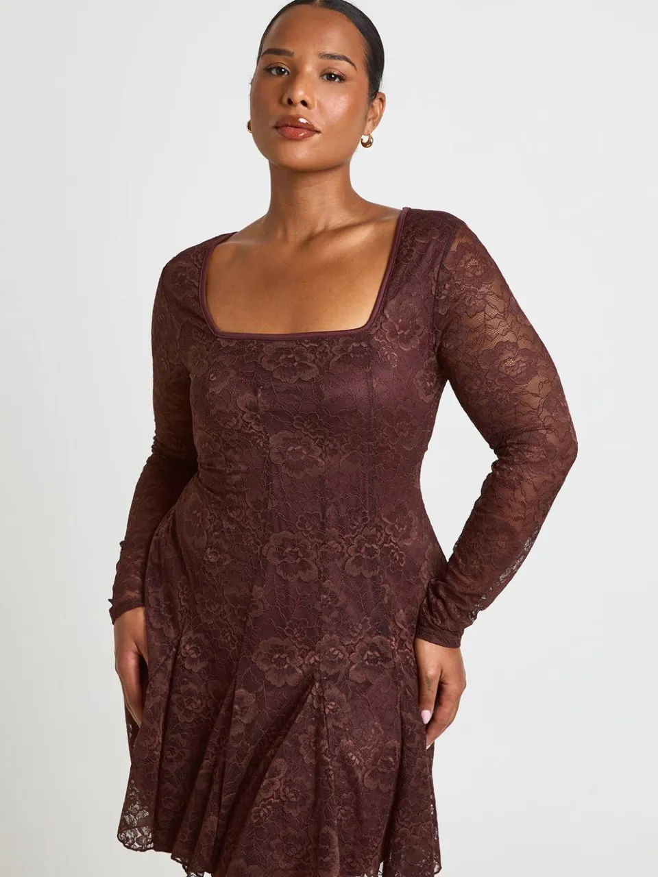 boohoo Dames Plus Kanten Godet Mini Skater Jurk chocoladebruin, foto 3