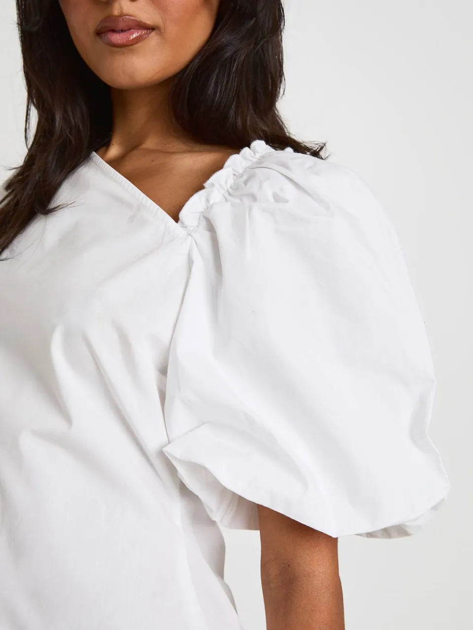 boohoo Dames Mini Jurk Met Pofmouwen En Asymmetrische Halslijn ivoor, foto 4