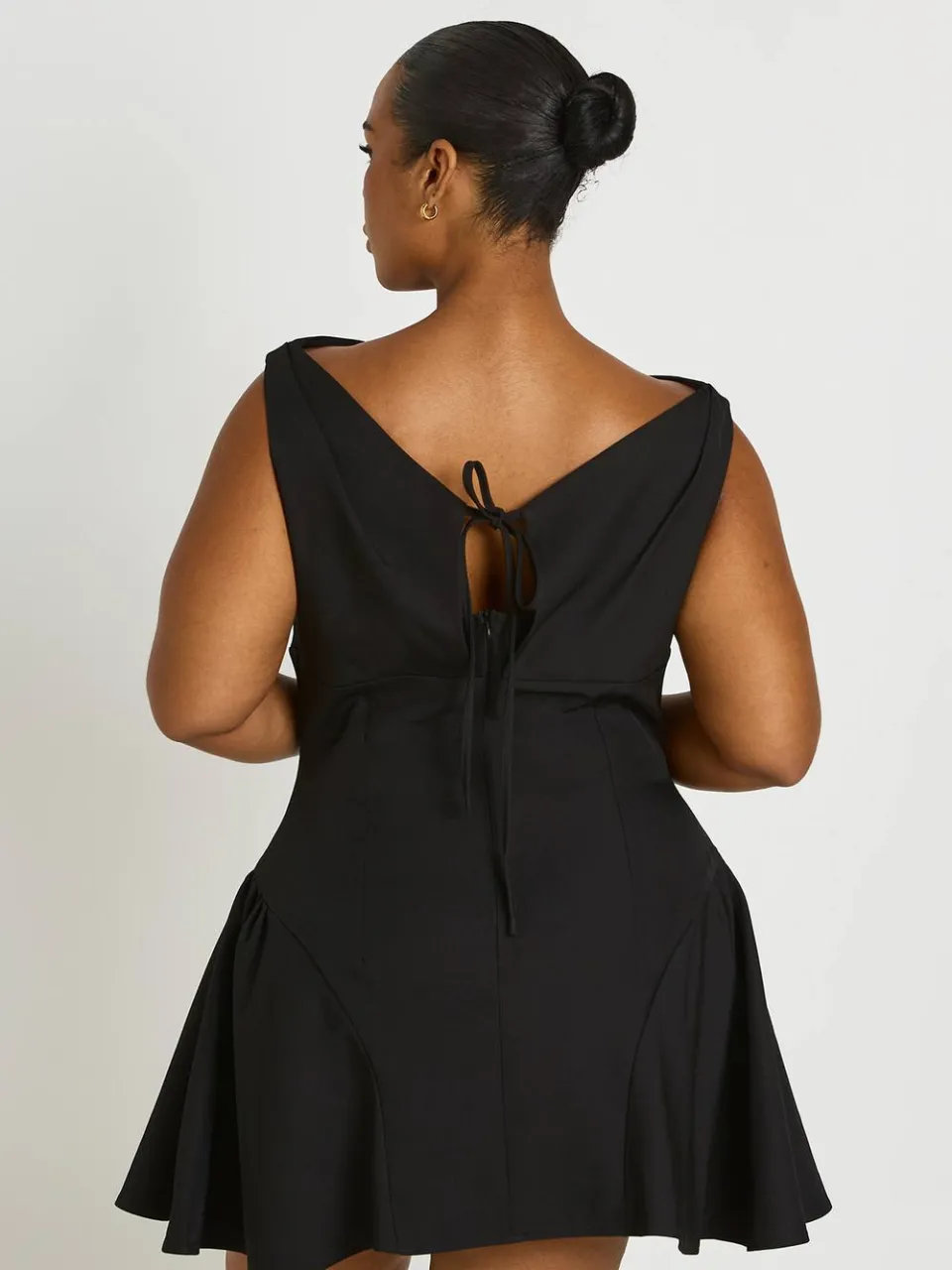 boohoo Dames Plus Asymmetrische Skater Jurk zwart, foto 2