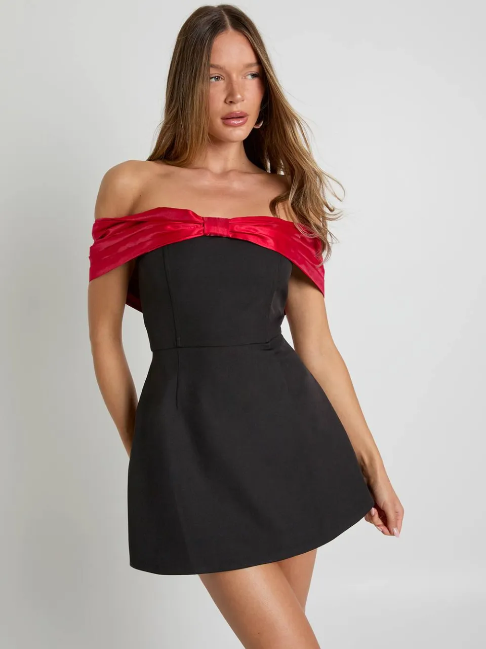 boohoo Dames Taffeta Contrasterende Strik Mini-jurk rood, foto 3