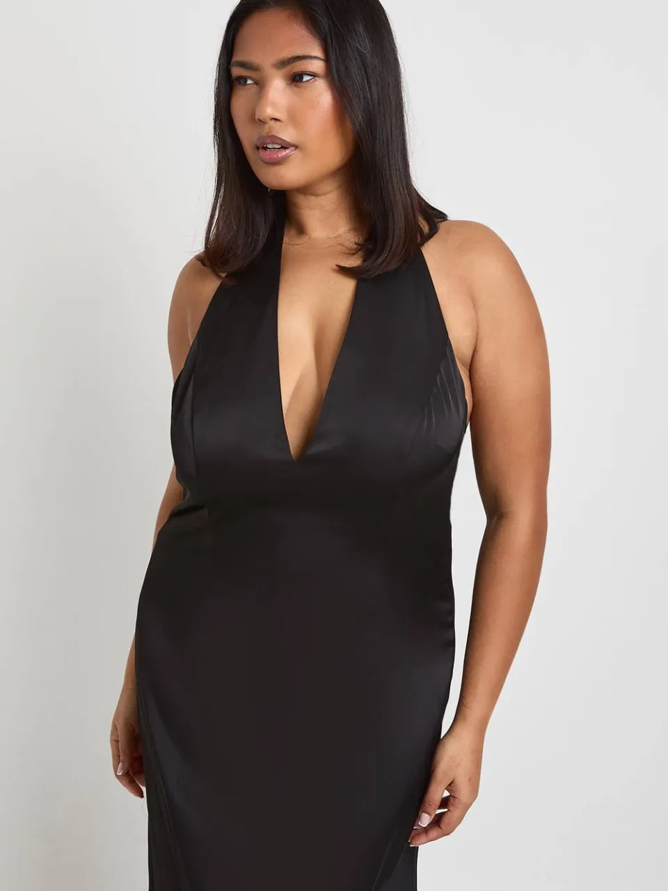 boohoo Dames Plus Satijnen Sjaal Detail Chiffon Rok Maxi Jurk zwart, foto 2