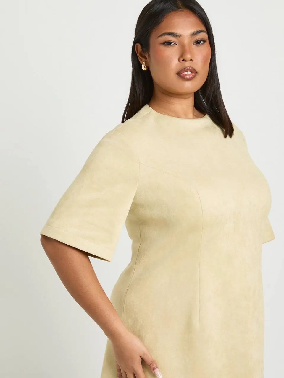 boohoo Dames Plus Suede Boxy T-shirt Jurk boter, foto 4