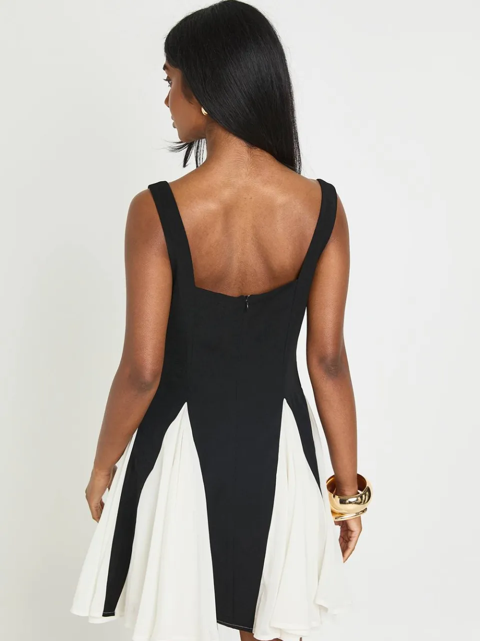 boohoo Dames Mini-jurk Met Tweekleurige Godet Zoom zwart, foto 3