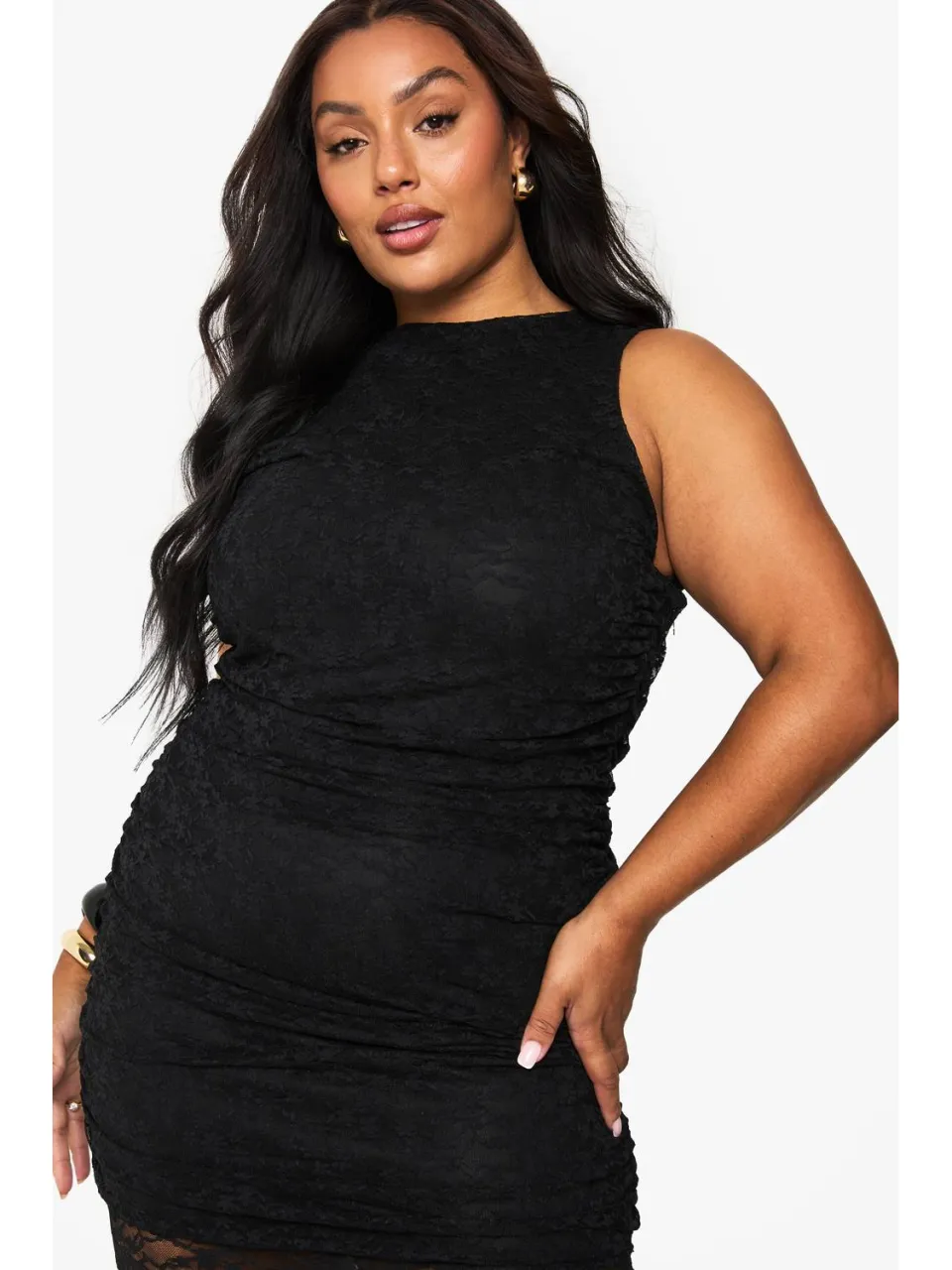boohoo Dames Plus kanten maxi-jurk met druppelzoom en geroffelde details zwart, foto 2
