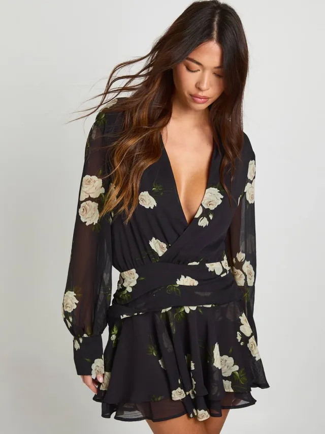 boohoo Dames Mini-jurk met bloemenprint en geplooide voorkant Zwart