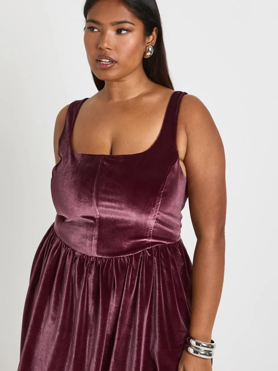boohoo Dames Plus fluwelen jurk met vierkante hals en corsetdetail mauve, foto 4