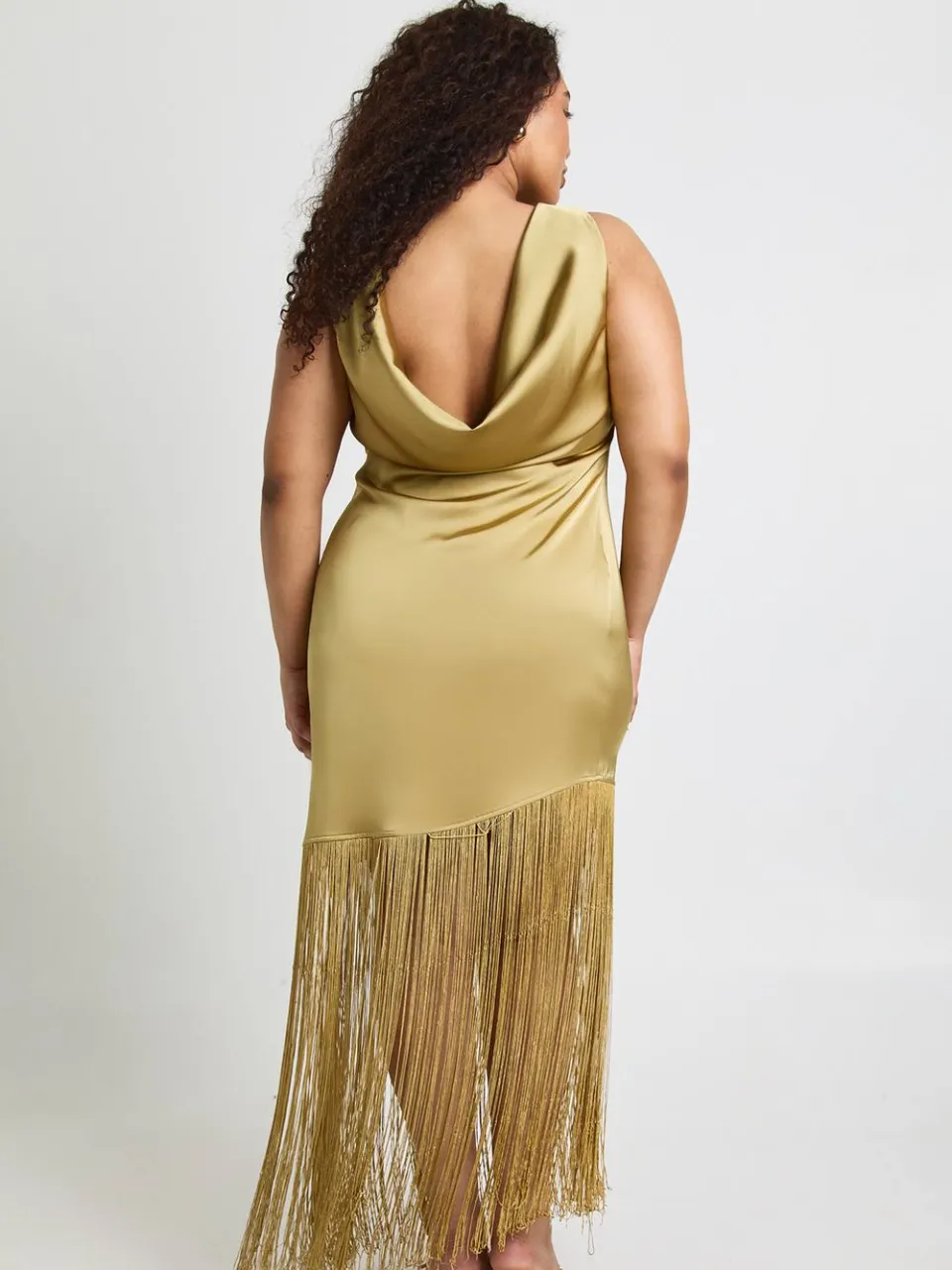 boohoo Dames Plus Cowl Rug Satijn Kwast Jurk olijf, foto 2