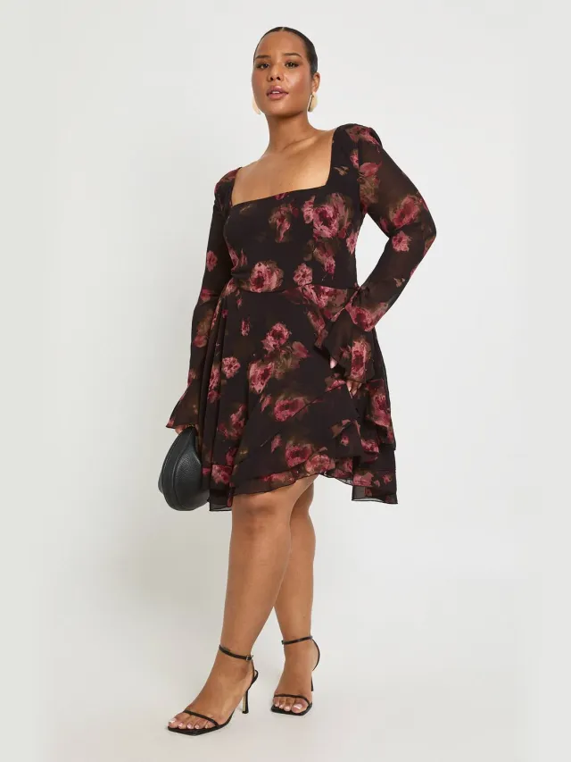 boohoo Dames Plus Bloemen Chiffon Skater Jurk Chocoladebruin