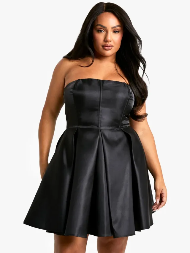 boohoo Dames Plus Bandeau Plisse Skater Jurk Zwart