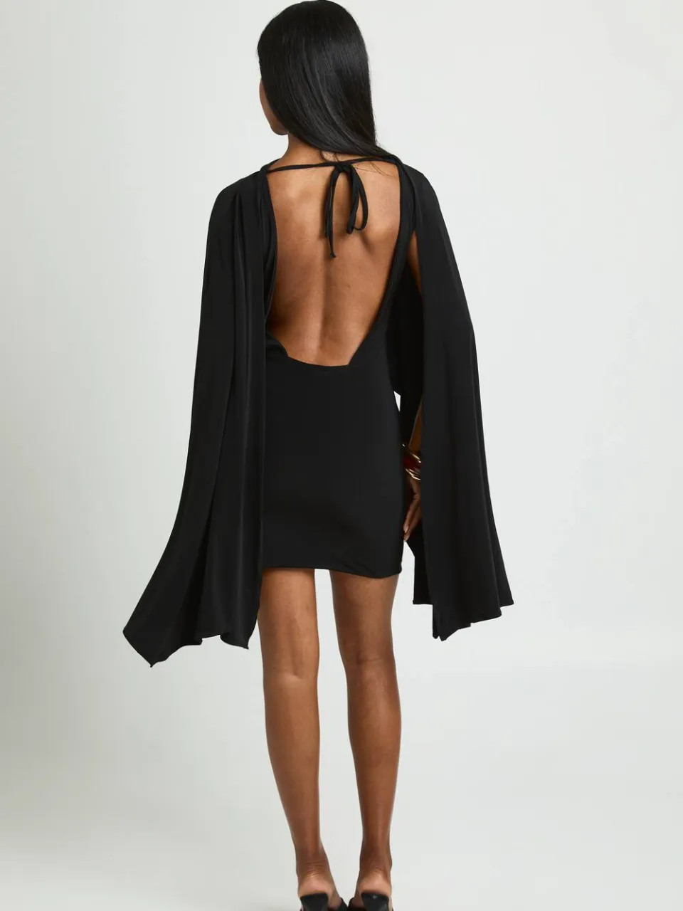 boohoo Dames Bodycon Mini Jurk Met Cape Mouwen zwart, foto 2