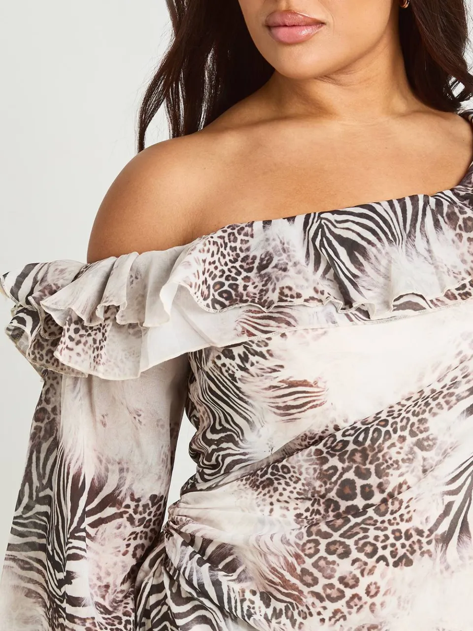 boohoo Dames Plus Dierenprint Chiffon Mini Jurk Met Bandjes En Ruches crème, foto 4
