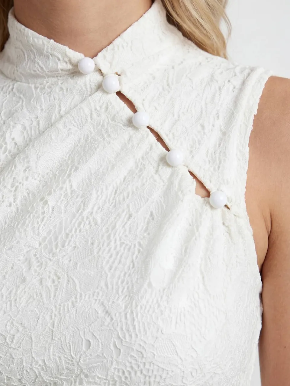 boohoo Dames Kanten Mini-jurk Met Hoge Hals En Knoopdetail ivoor, foto 4