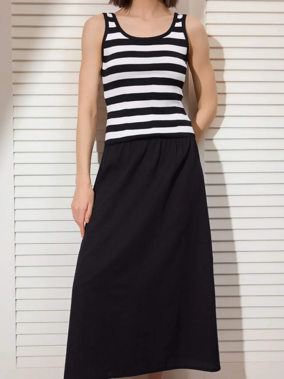 Trendyol TRENDYOLMİLLA Dames Zwart Gestreept Maxi Mouwloos Casual A-lijn Jurken, foto 2