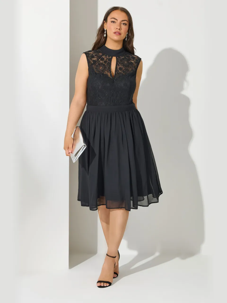 Yours London Midi Jurk Zonder Mouwen Met Bloemenkant In Zwart Black