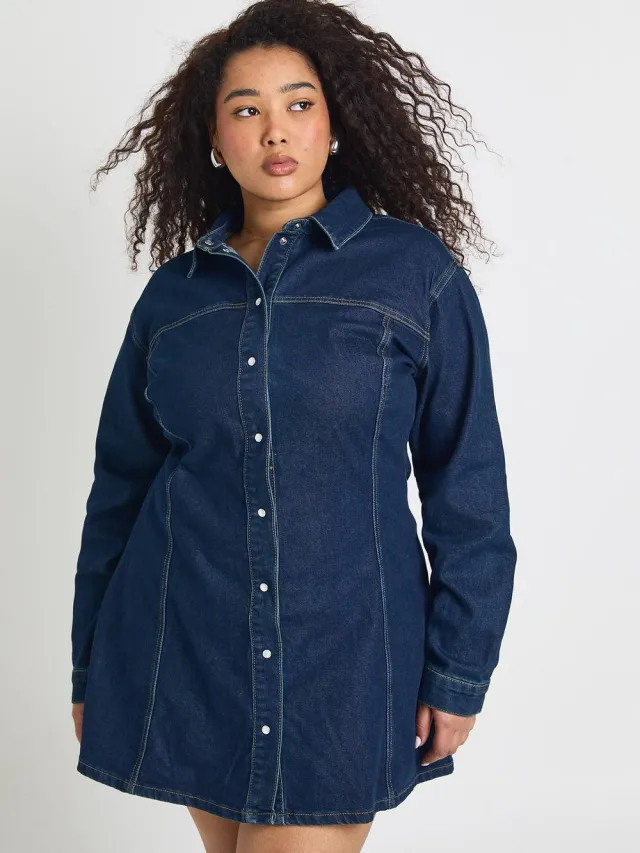 boohoo Dames Plus Denim Getailleerde Knoopjurk met Skater Silhouet Donker Indigo