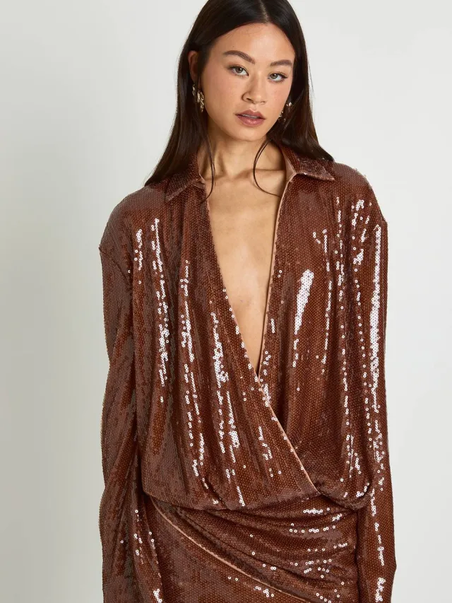 boohoo Dames Lange pailletten gedrapeerde shirtjurk met uitlopende mouwen Chocoladebruin