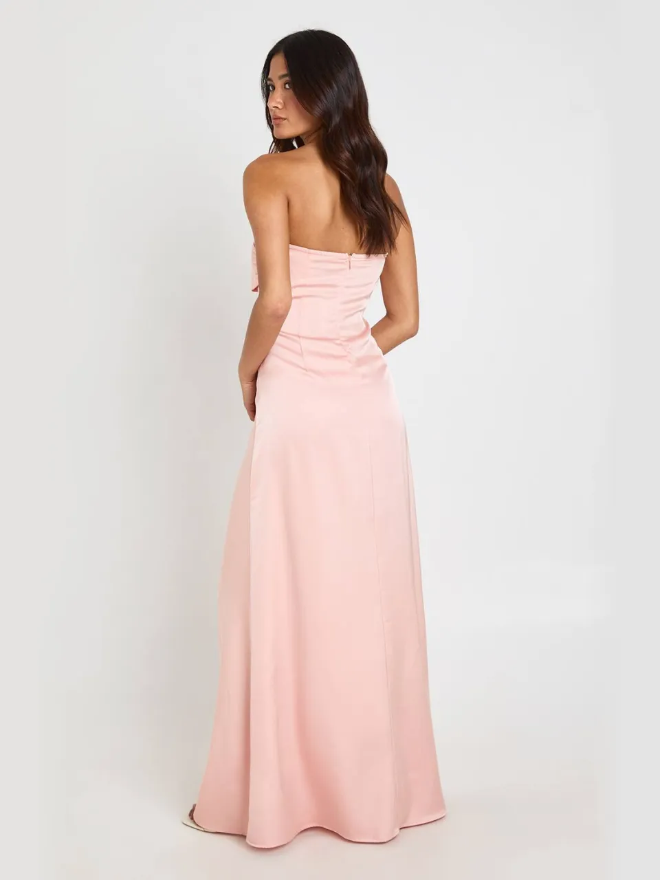 boohoo Dames Maxi Jurk Met Geplooid Buste En Gedrapeerd Voorpand Van Satijn perzik, foto 2