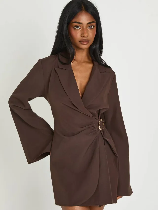 boohoo Dames Gesp Detail Strikceintuur Getailleerde Blazer Jurk Espresso