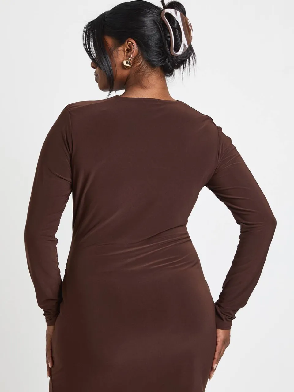 boohoo Dames Plus Double Slinky Gerimpelde Sleutelgat Bodycon Jurk chocoladebruin, foto 3