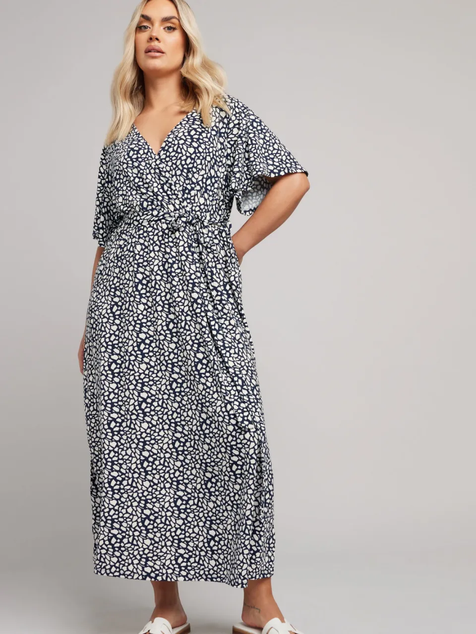 Yours Maxi Wikkeljurk Met Abstracte Print En Korte Mouwen In Donkerblauw/Wit-56, foto 2