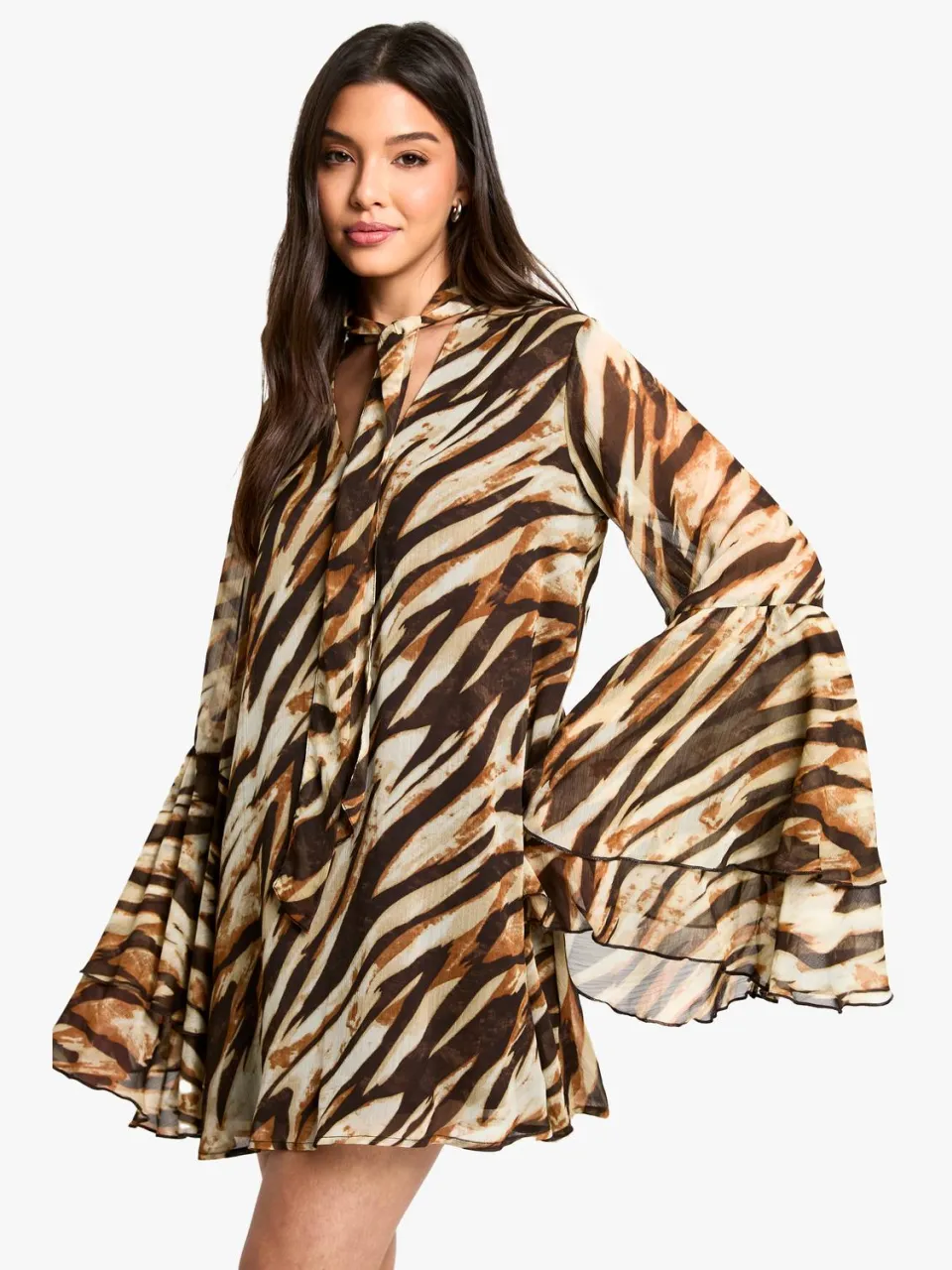 boohoo Dames Zebra Chiffon Smocking Jurk met Uitlopende Mouwen bruin, foto 3